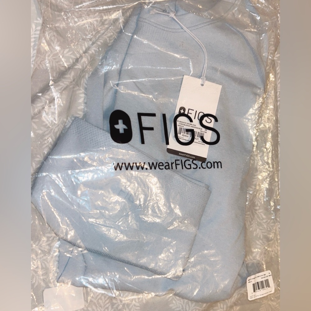 FIGS NWT Chambray salta long sleeve RARE LIMITED EDITION